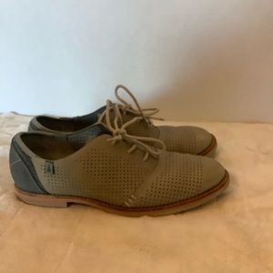 Casual lace-up size 9